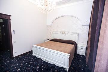 Люкс с кроватью размера «king-size» в Отеле Готель Петрівський